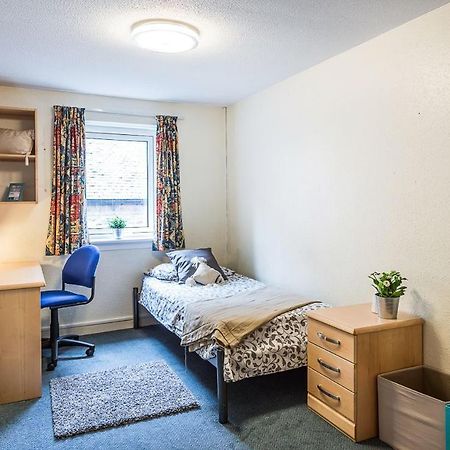 Joivy Budget 4,5 And 6 Bed Private Flats, In Historic Old Town (Adults Only) Edinburgh Bagian luar foto