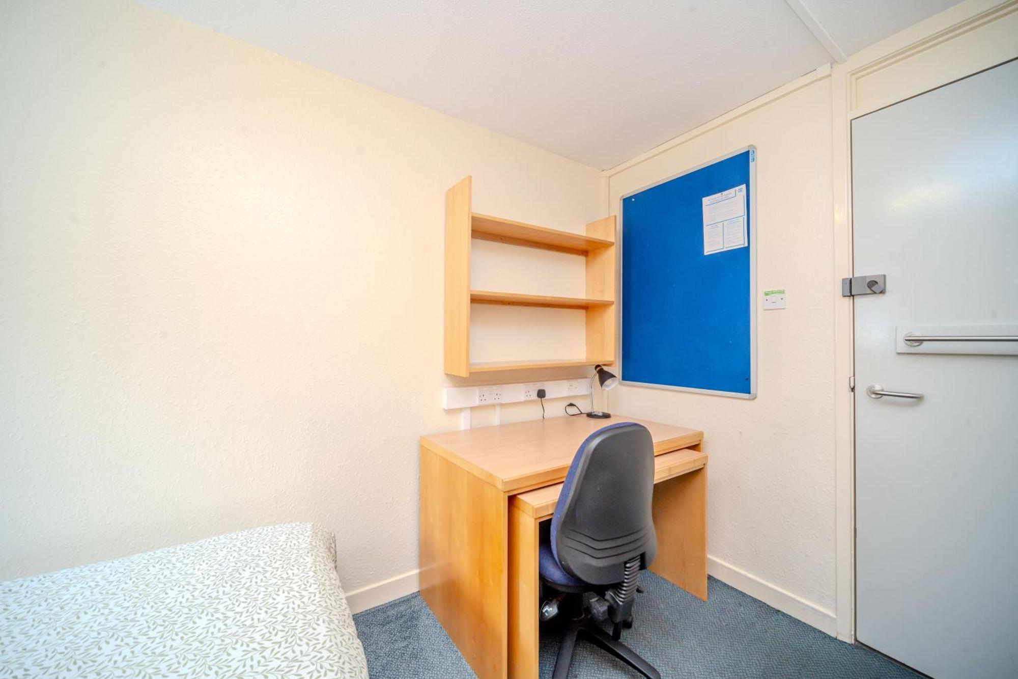 Joivy Budget 4,5 And 6 Bed Private Flats, In Historic Old Town (Adults Only) Edinburgh Bagian luar foto