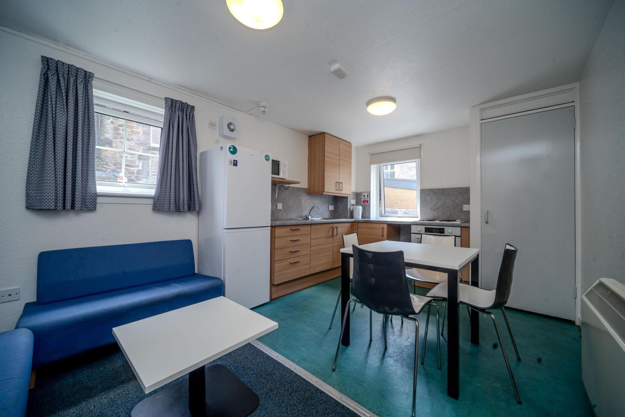 Joivy Budget 4,5 And 6 Bed Private Flats, In Historic Old Town (Adults Only) Edinburgh Bagian luar foto